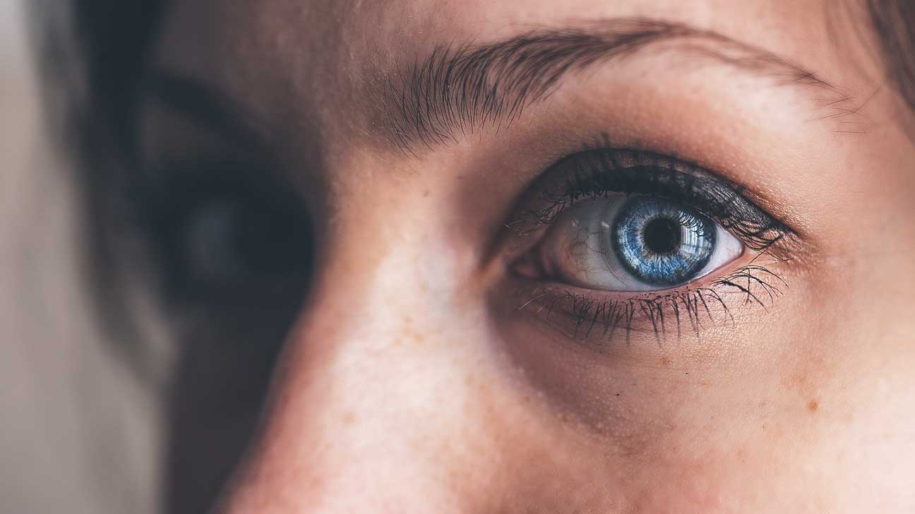 Нічні контактні лінзи: корекція зору під час сну