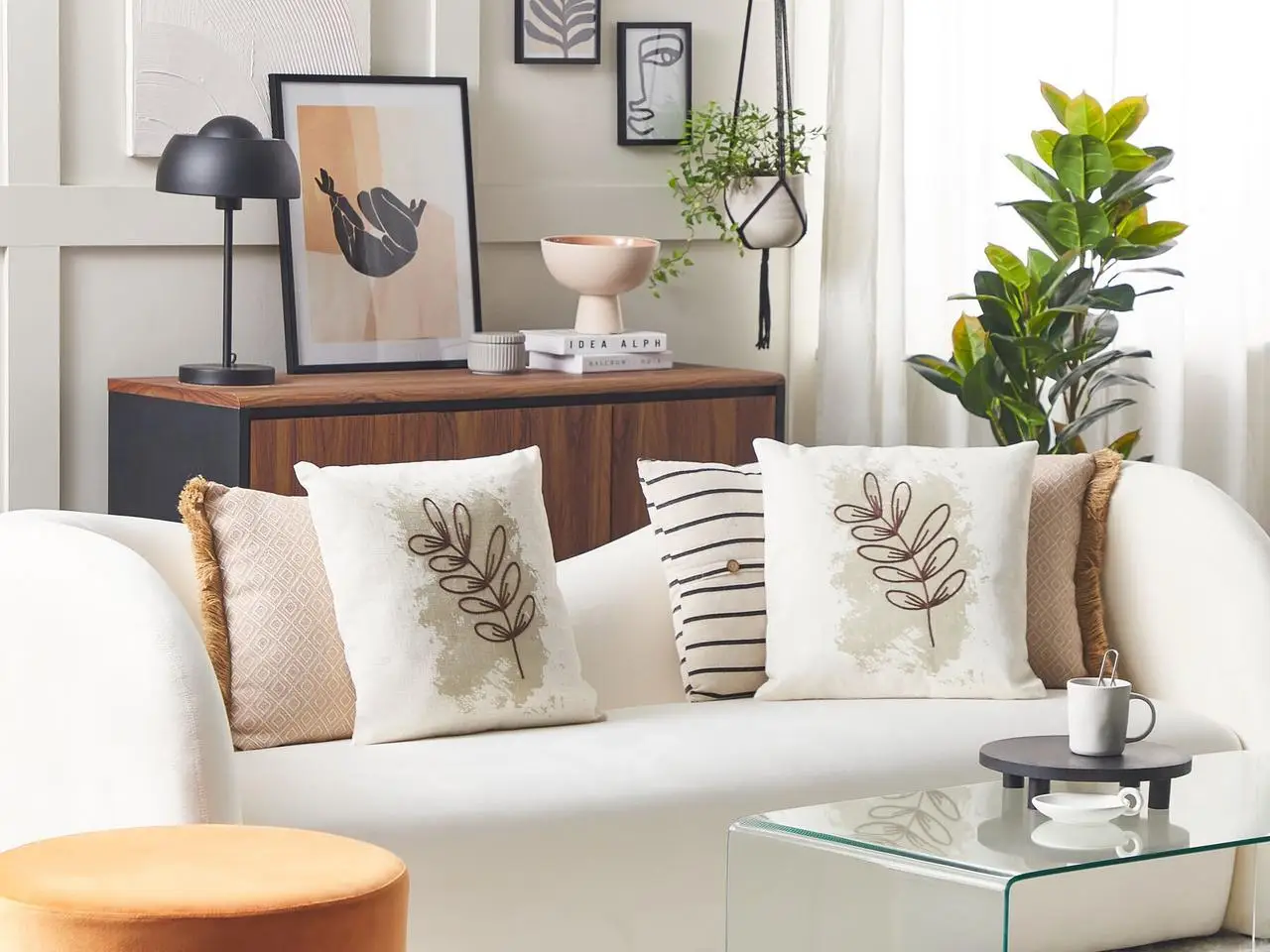 Як декоративні подушки можуть прикрасити ваш інтер'єр